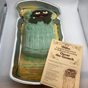 Vintage Wilton Sesame Street Character Oscar the Grouch Retro Cake Tin Pan 1977